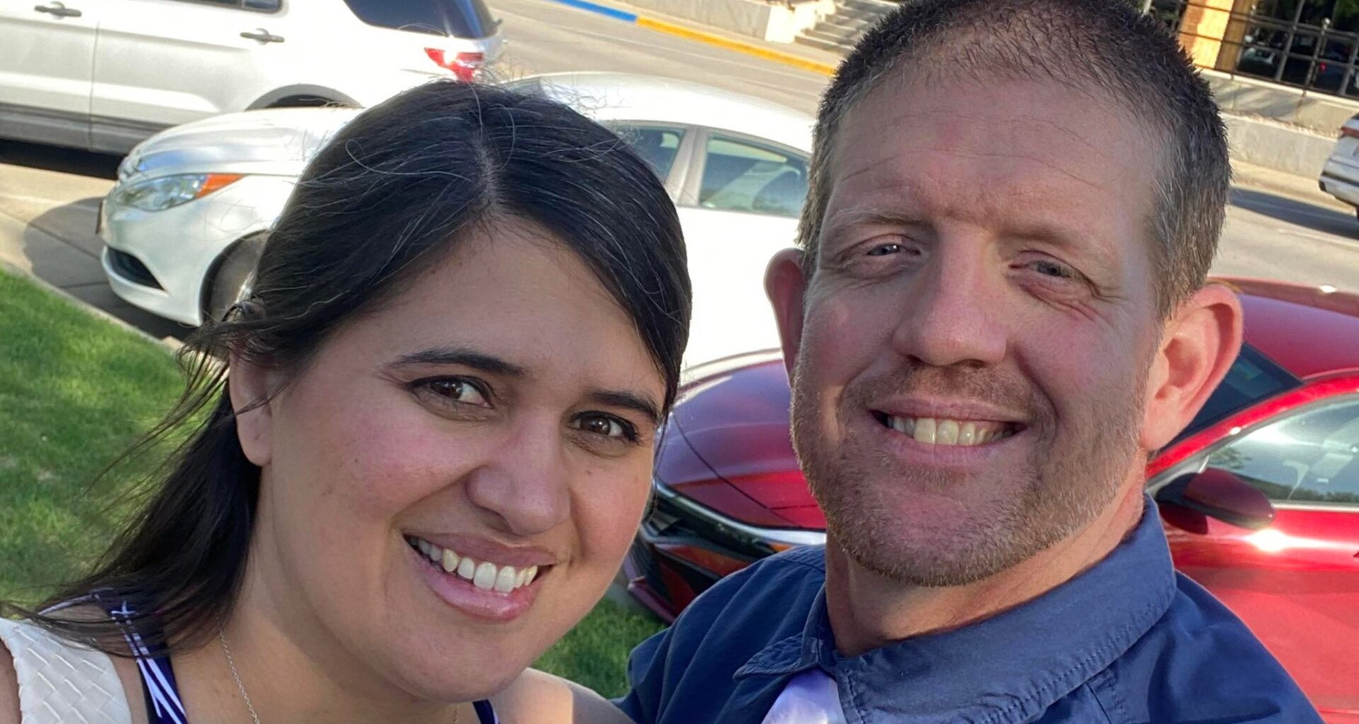 Police Hunt Suspect After Couple Hiking with Young Daughters Murdered at Devil's Den Start Park