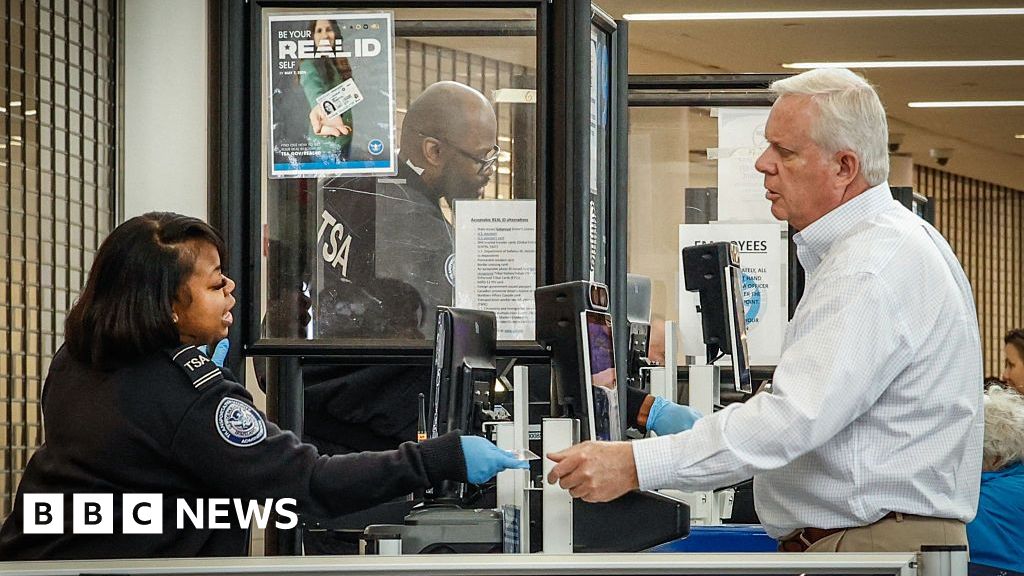 TSA lifts shoe removal requirement at US airports