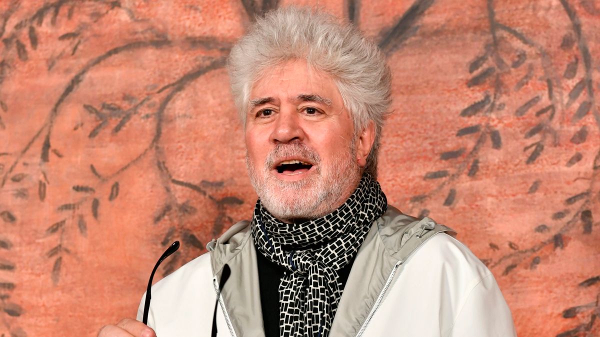 Almodóvar dismisses Sánchez scandal as right-wing conspiracy