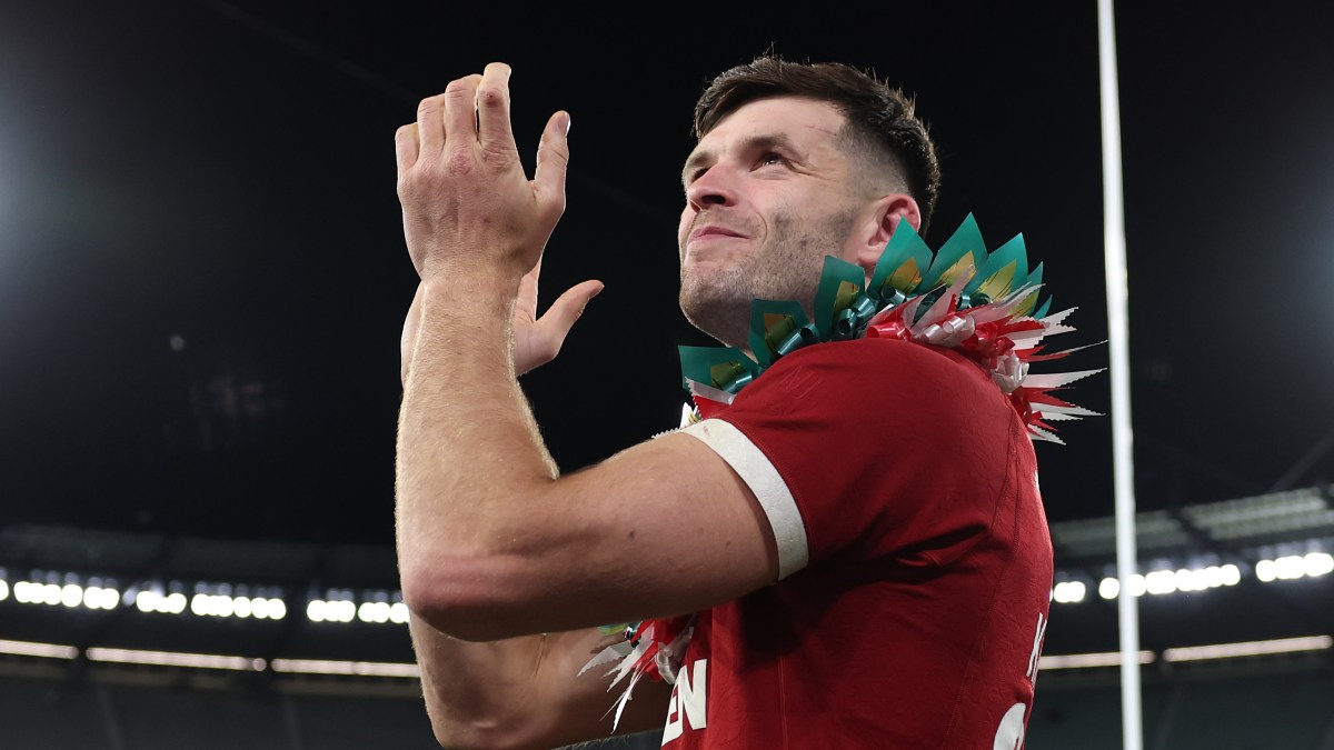 Blair Kinghorn replaces James Lowe for third Lions Test