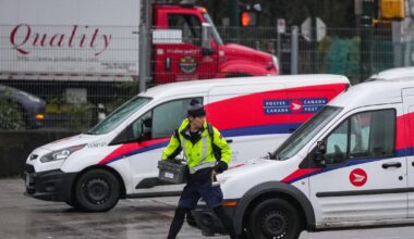 ‘I don’t really use it’: Canadians split on value of Canada Post ahead of strike vote - CTV News