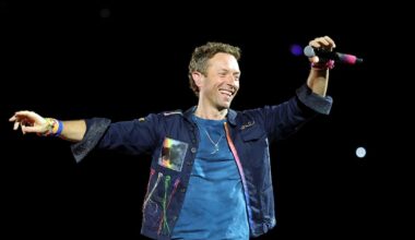 Coldplay’s Chris Martin offered concertgoers a friendly warning before ‘Jumbotron Song’ - CTV News