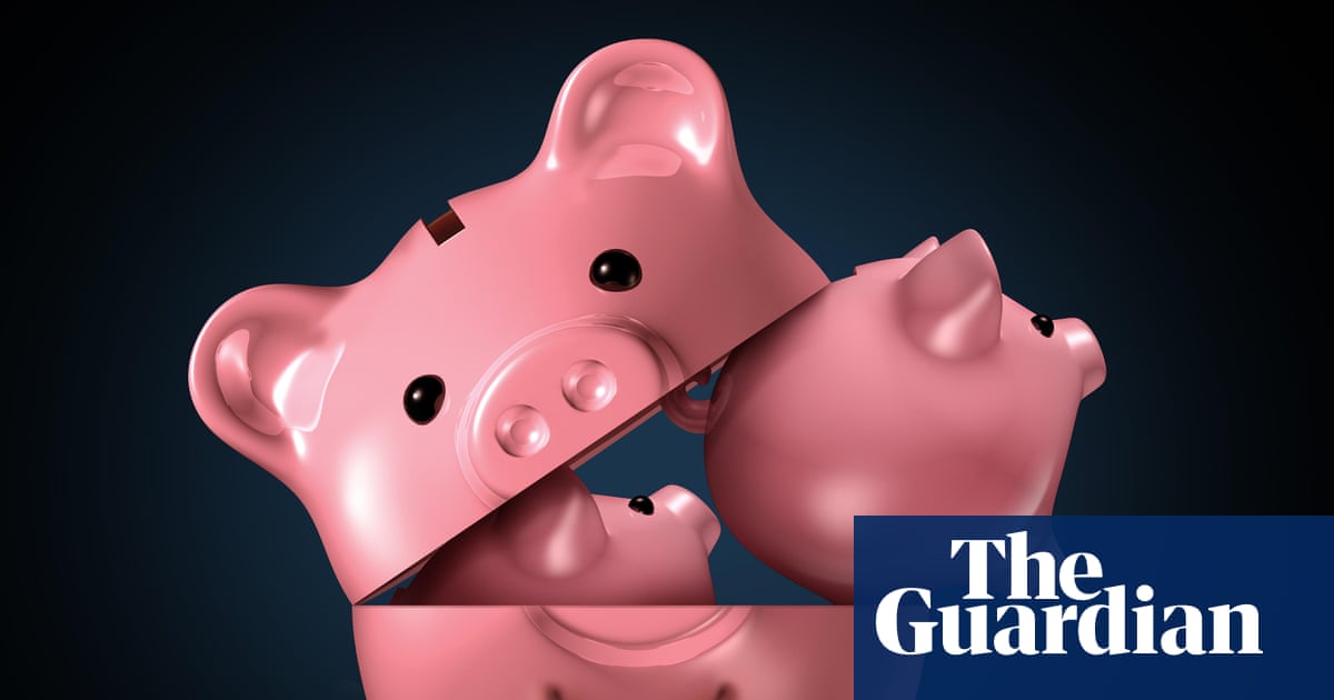 As more Australians save, banks are cutting interest rates for deposits faster than the RBA’s official cash rate | Banking