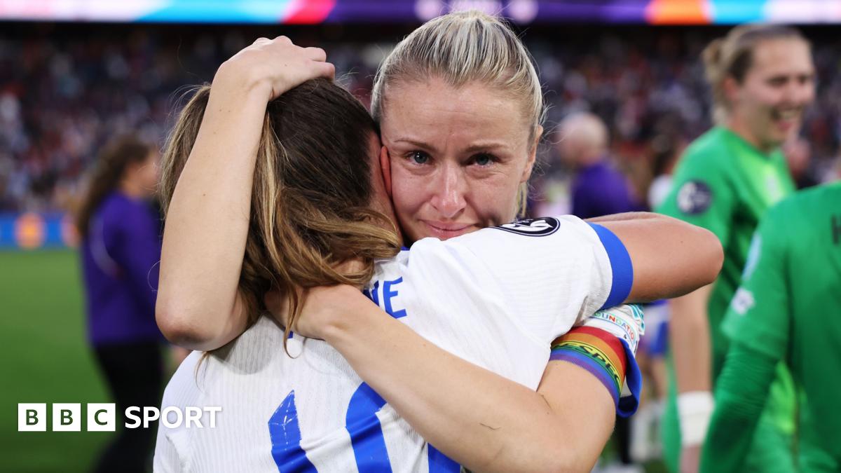 Leah Williamson hugs Ella Toone after beating Spain on penalties