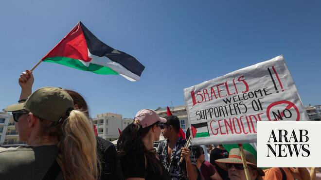 Crete protesters try to block arrival of Israeli tourists