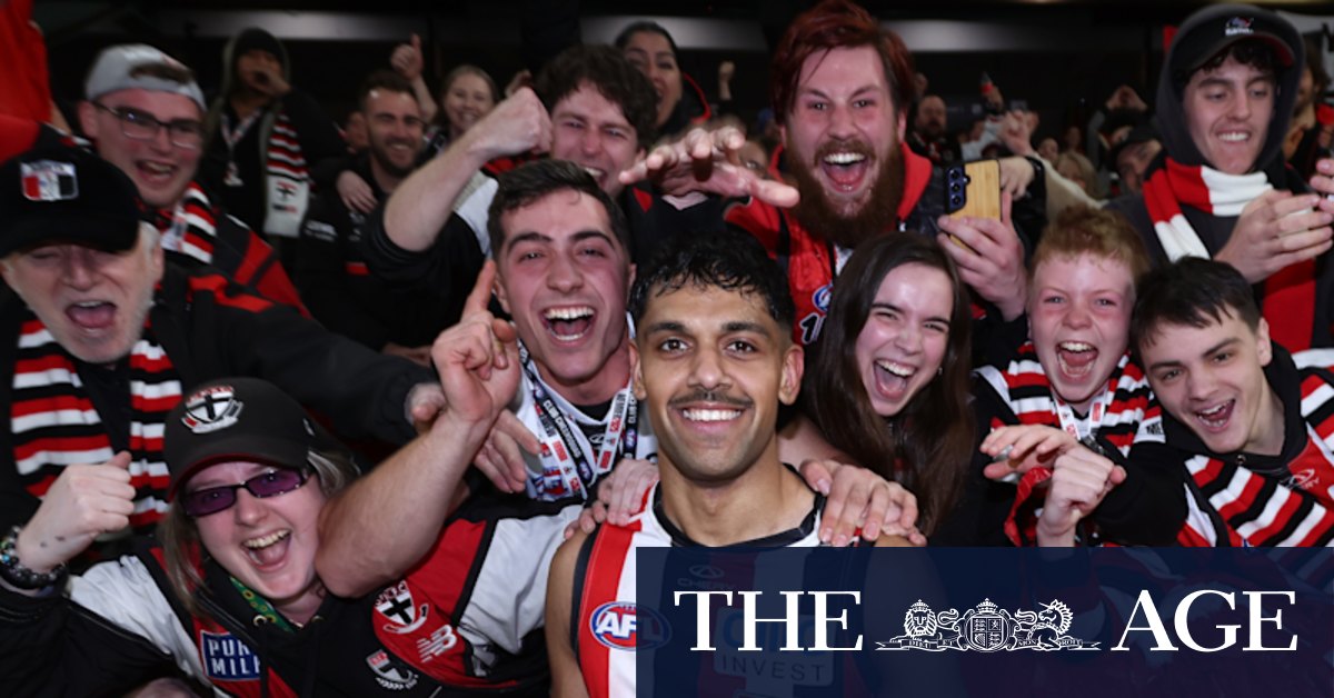 Video shows Ross Lyon carrying Nasiah Wanganeen-Milera at post-match celebration after 46-point revival