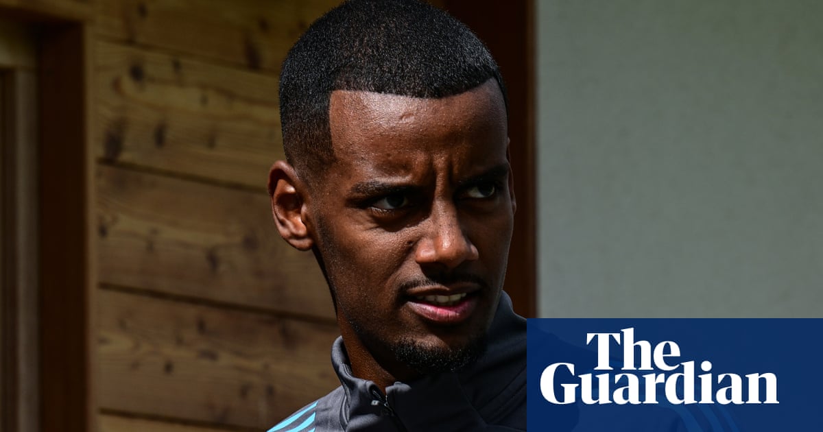 Howe confident Isak will stay at Newcastle after striker left out of thrashing by Celtic | Newcastle United