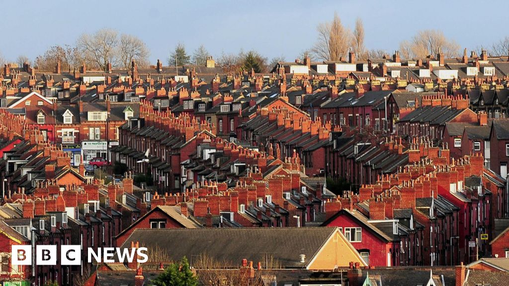 Public frustrated by asylum seeker housing, says minister Jonathan Reynolds