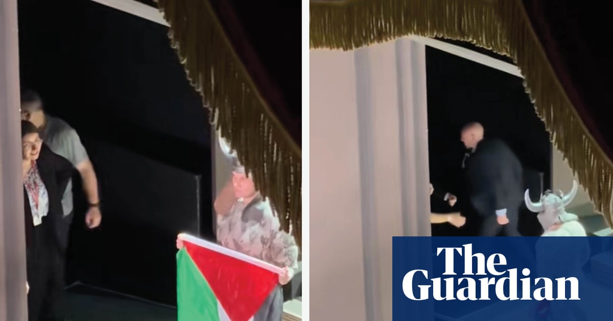 Cast member displays Palestinian flag at end of Royal Opera House performance | Royal Opera House