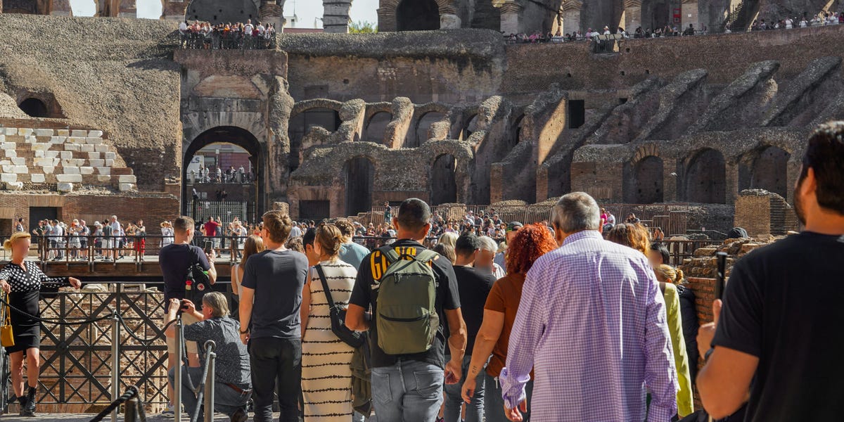 Disappointing Photos of Rome's Colosseum Show What It's Really Like