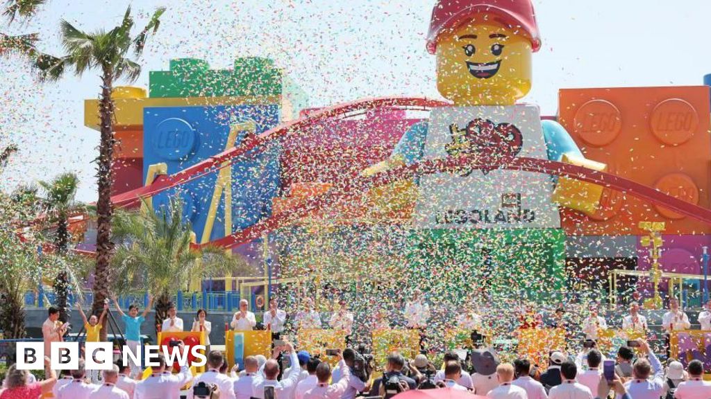 China bets on Western theme parks to lift spending