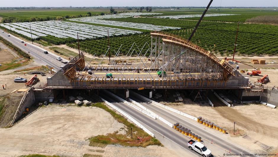 Trump revokes funds for California's high-speed rail – DW – 07/17/2025