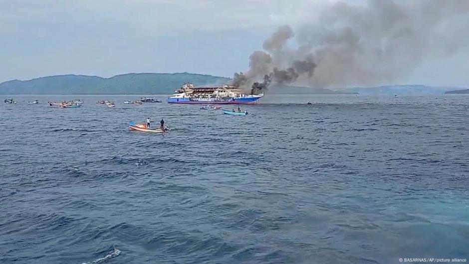 Ferry fire kills several, over 200 rescued – DW – 07/20/2025