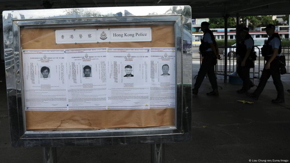 Hong Kong places bounty on 19 pro-democracy activists – DW – 07/25/2025