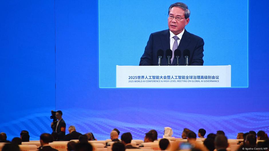 China calls for global 'consensus' on AI regulation – DW – 07/26/2025