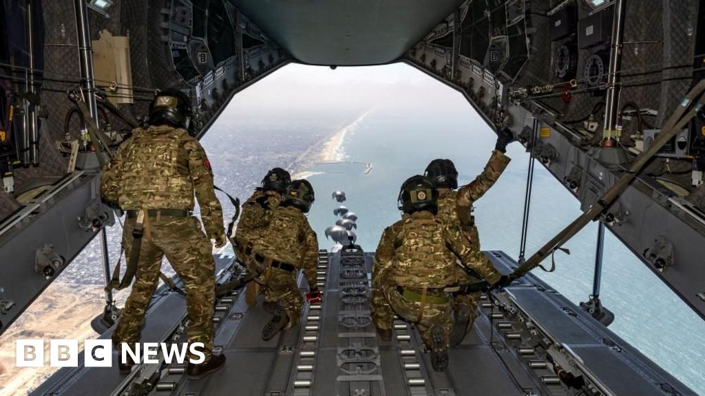 Starmer suggests UK will play role in Gaza aid air drops