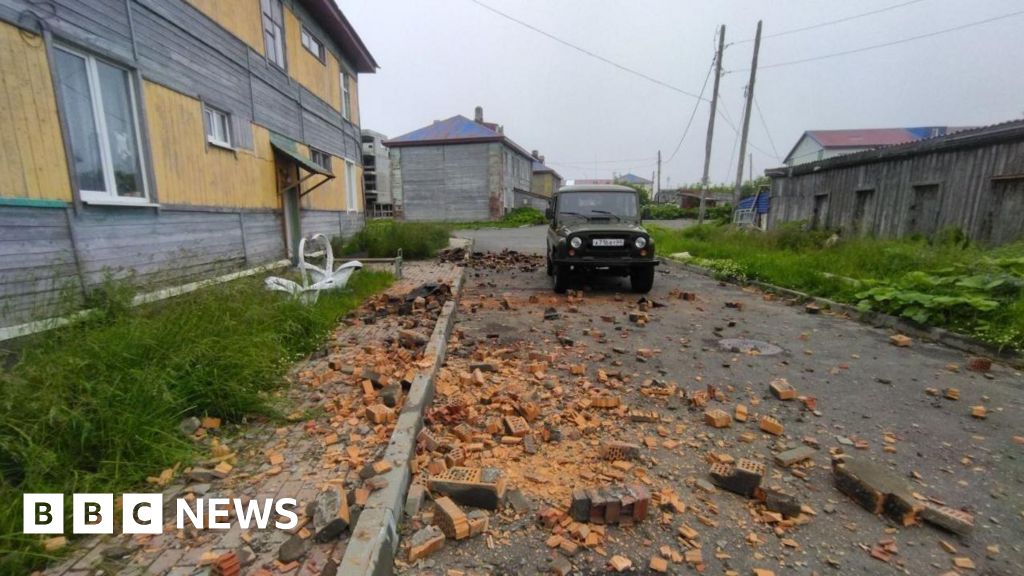 Why did the Russian mega earthquake not cause more tsunami damage?