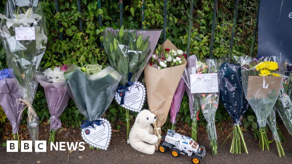 Four remain in hospital after Somerset school coach crash