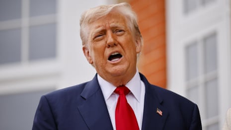 Trump gives Russia ‘10 or 12’ days to move on Ukraine peace deal – video