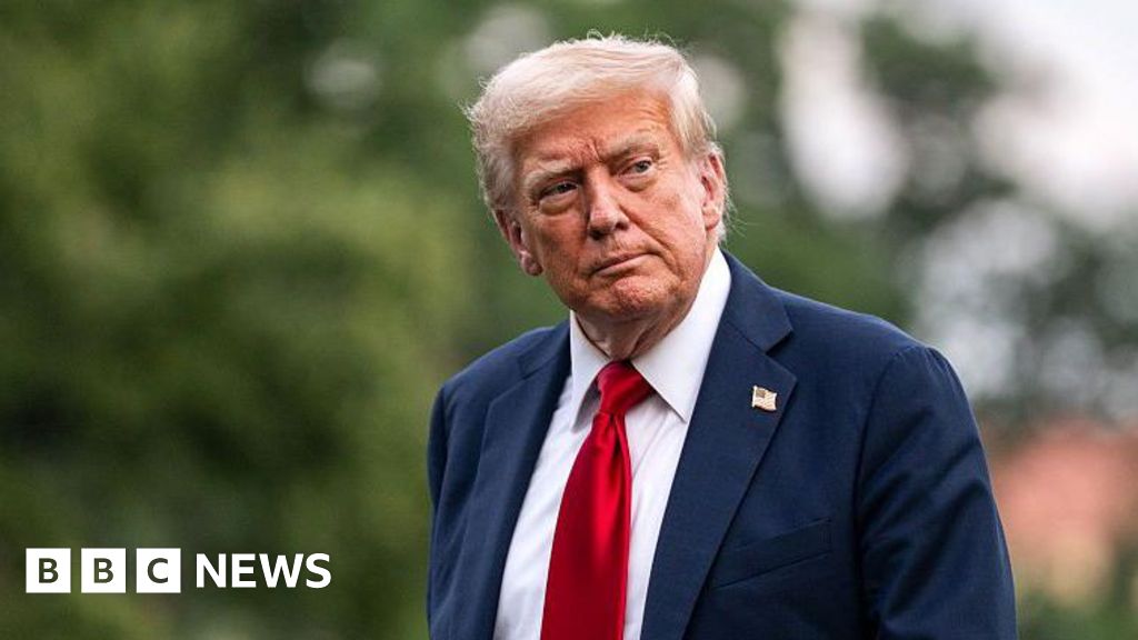 Trump to visit Fed as pressure on Powell mounts