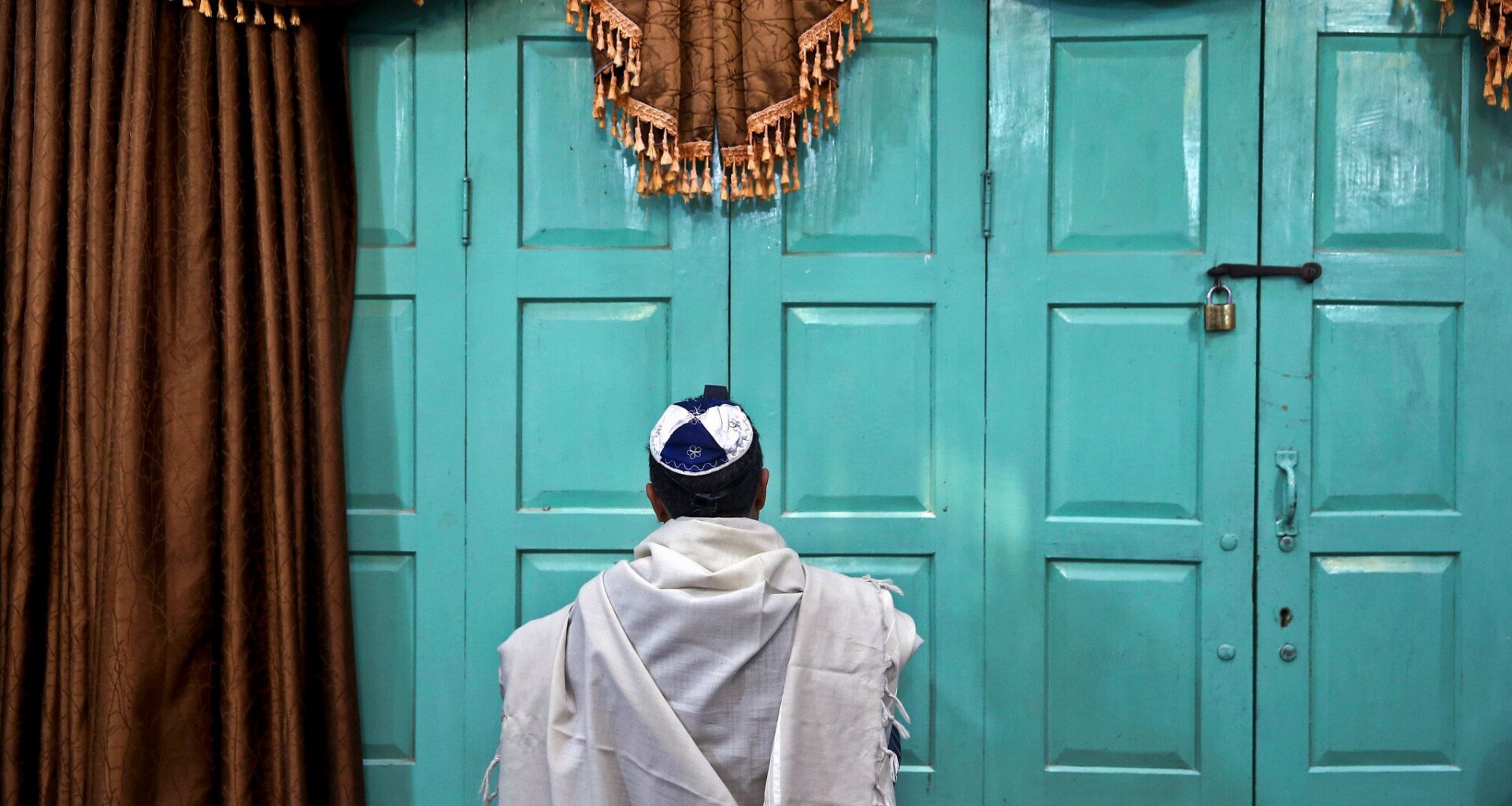 2 US citizens among Jewish community members arrested in Iran - reports