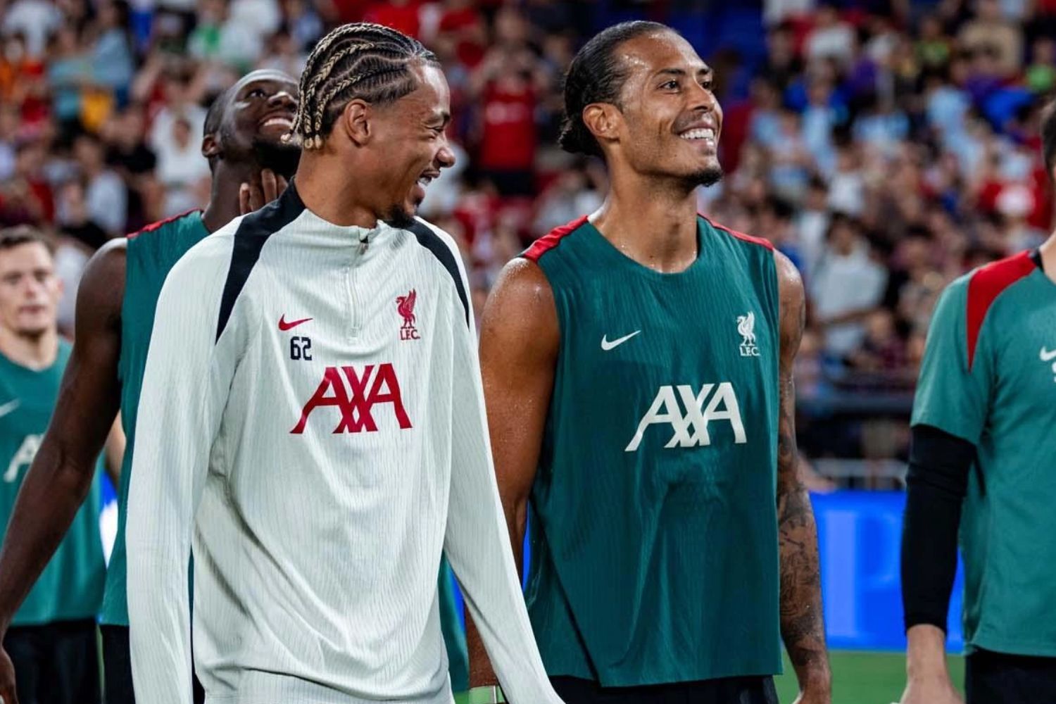 Hugo Ekitike with Virgil van Dijk