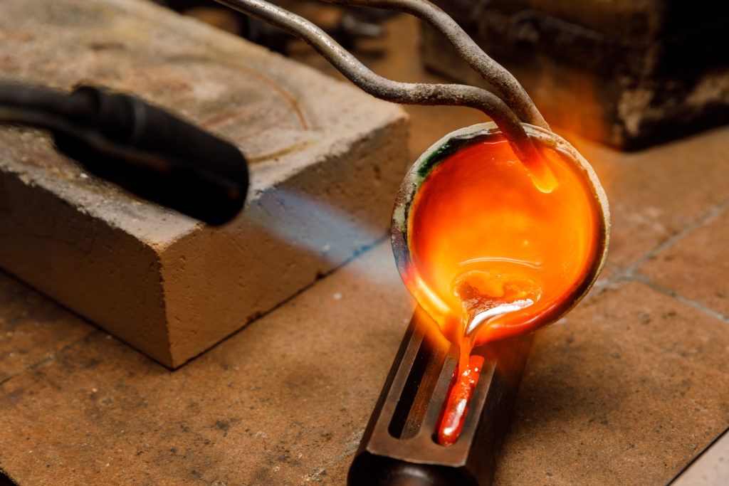 Gold price climbs 1% on trade uncertainty, US bond weakness