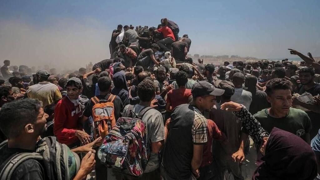 עזתים מתנפלים על משאיות עם סיוע הומניטרי בציר מורג