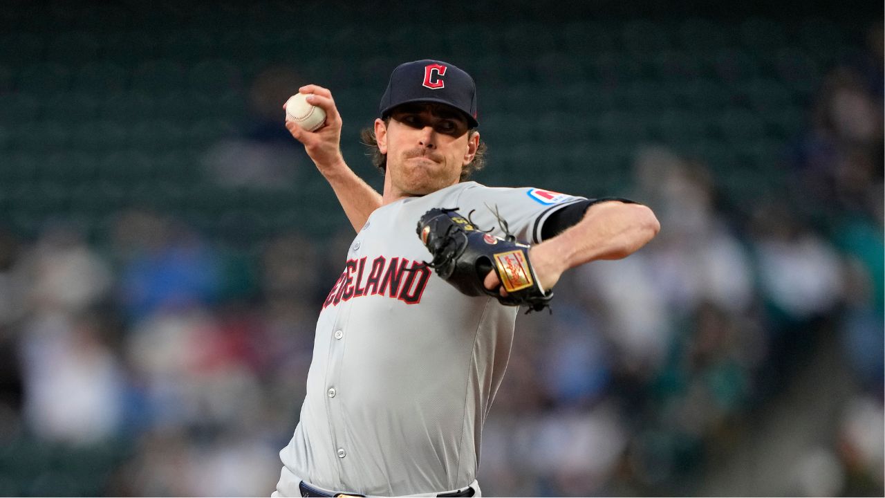 Blue Jays acquire righty Shane Bieber from Guardians