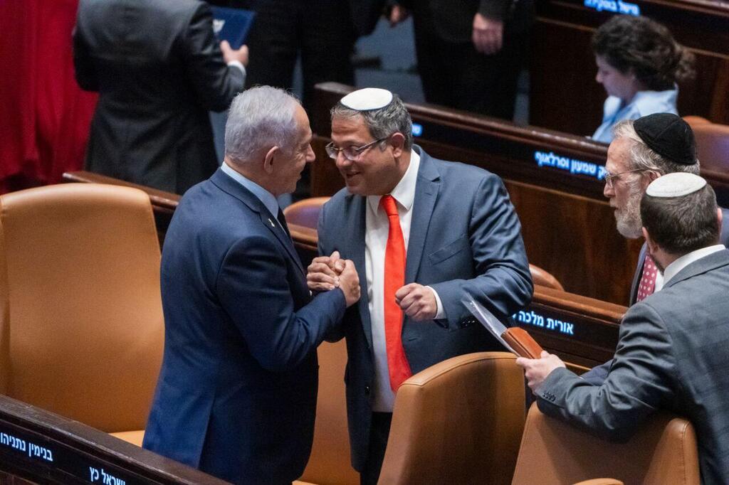 רה"מ בנימין נתניהו ואיתמר בן גביר במליאת הכנסת -  השבעתו של בן גביר לחזרה לממשלה