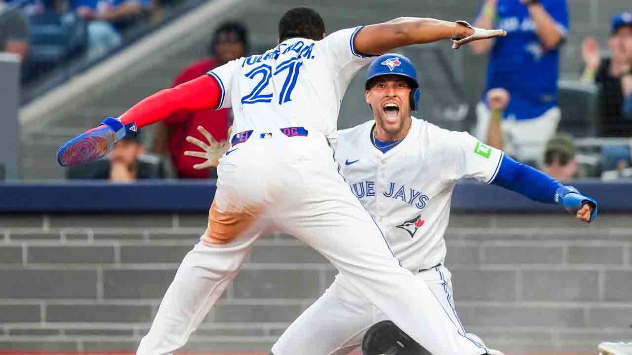 Blue Jays do all the little things in win over Yankees to cap record home streak
