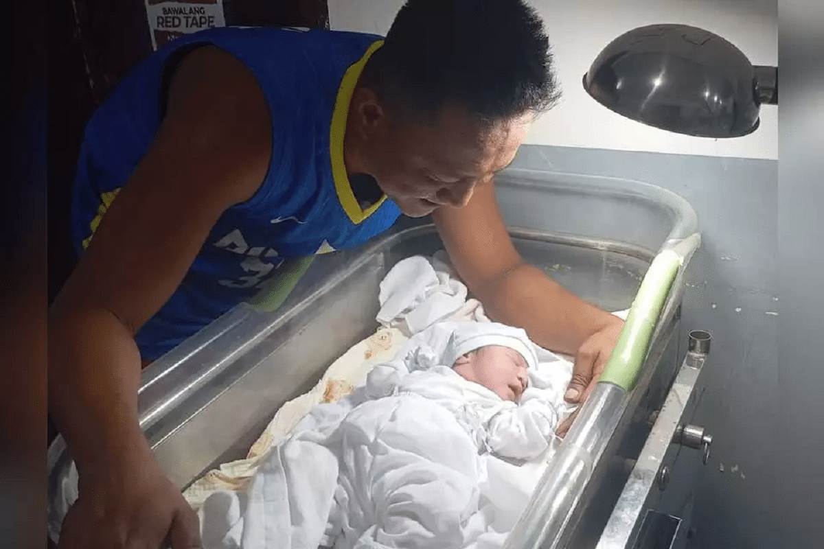 Former Filipino hostage pays emotional tribute to Israel