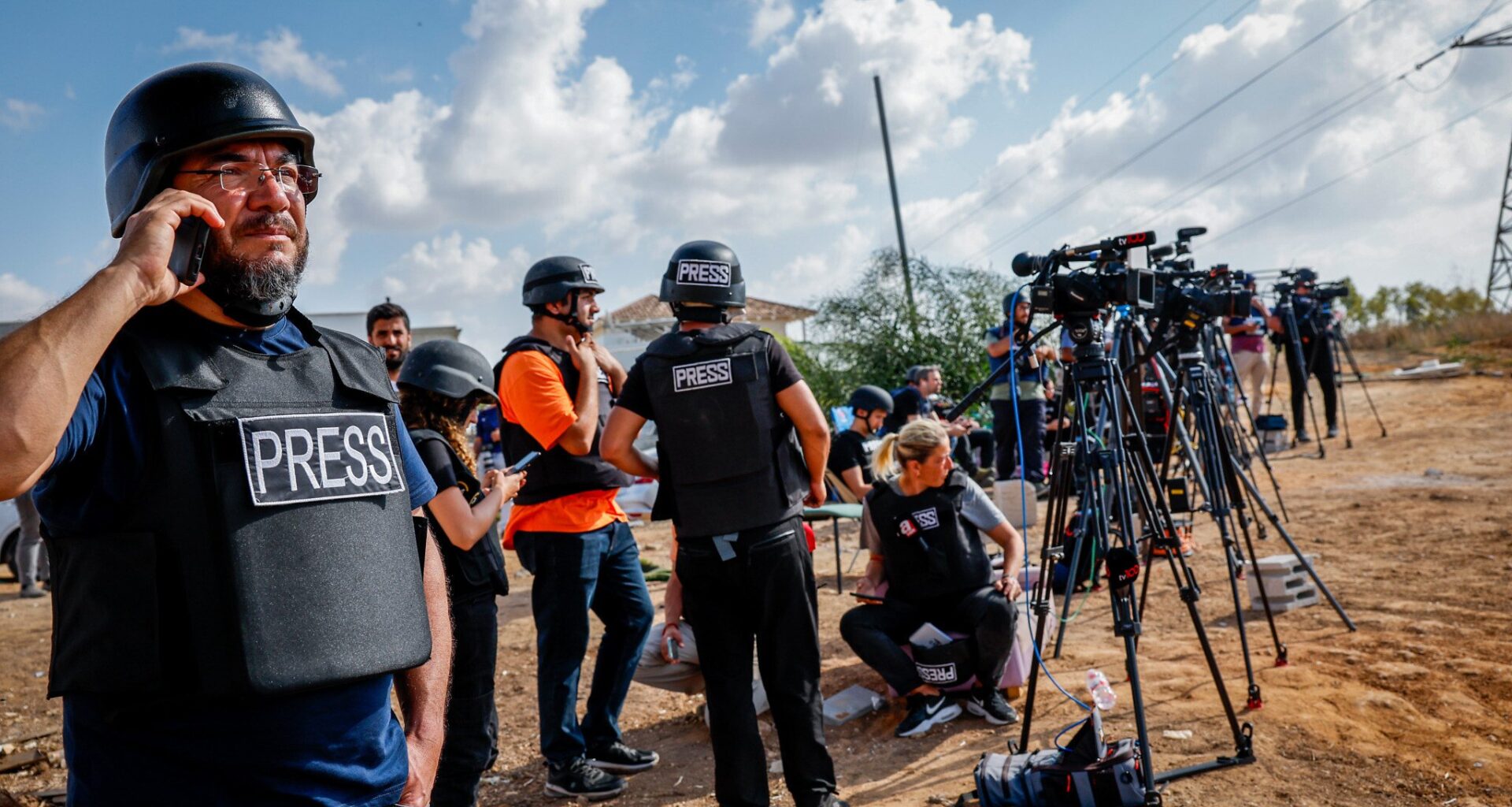 Foreign journalists step up push for access to Gaza, express fear for hungry colleagues