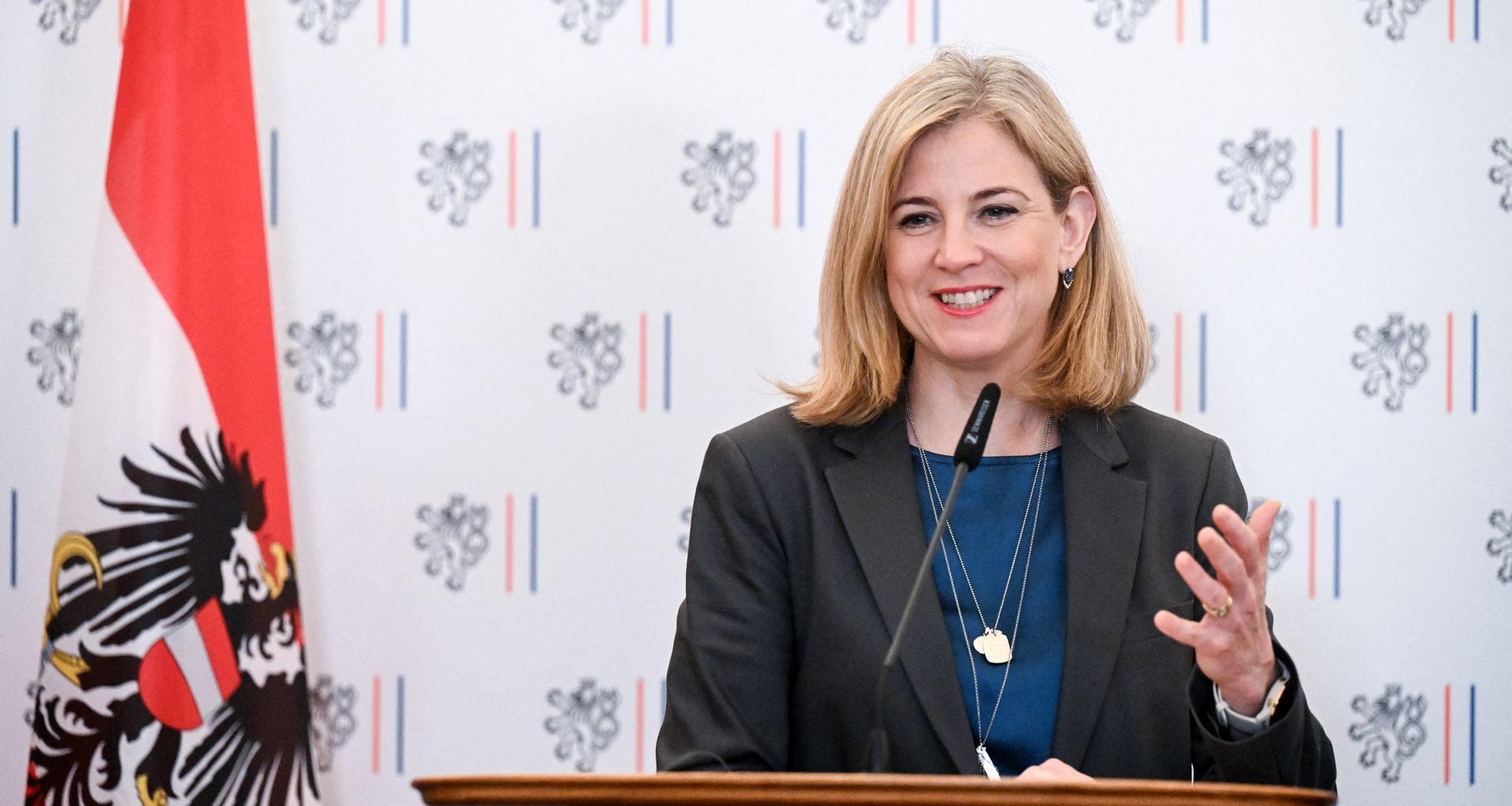 'We know how to stand up for our rights' — Ukrainians protest law threatening anti-corruption institutions