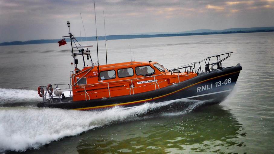 Three fishermen rescued after boat sinks off Donegal coast