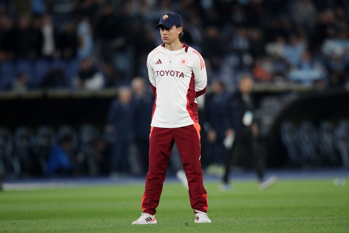 ROME, ITALY - APRIL 13: Paulo Dybala of AS Roma looks on as players of AS Roma warm up prior to the Serie A match between SS Lazio and AS Roma at Stadio Olimpico on April 13, 2025 in Rome, Italy. (Photo by Paolo Bruno/Getty Images)