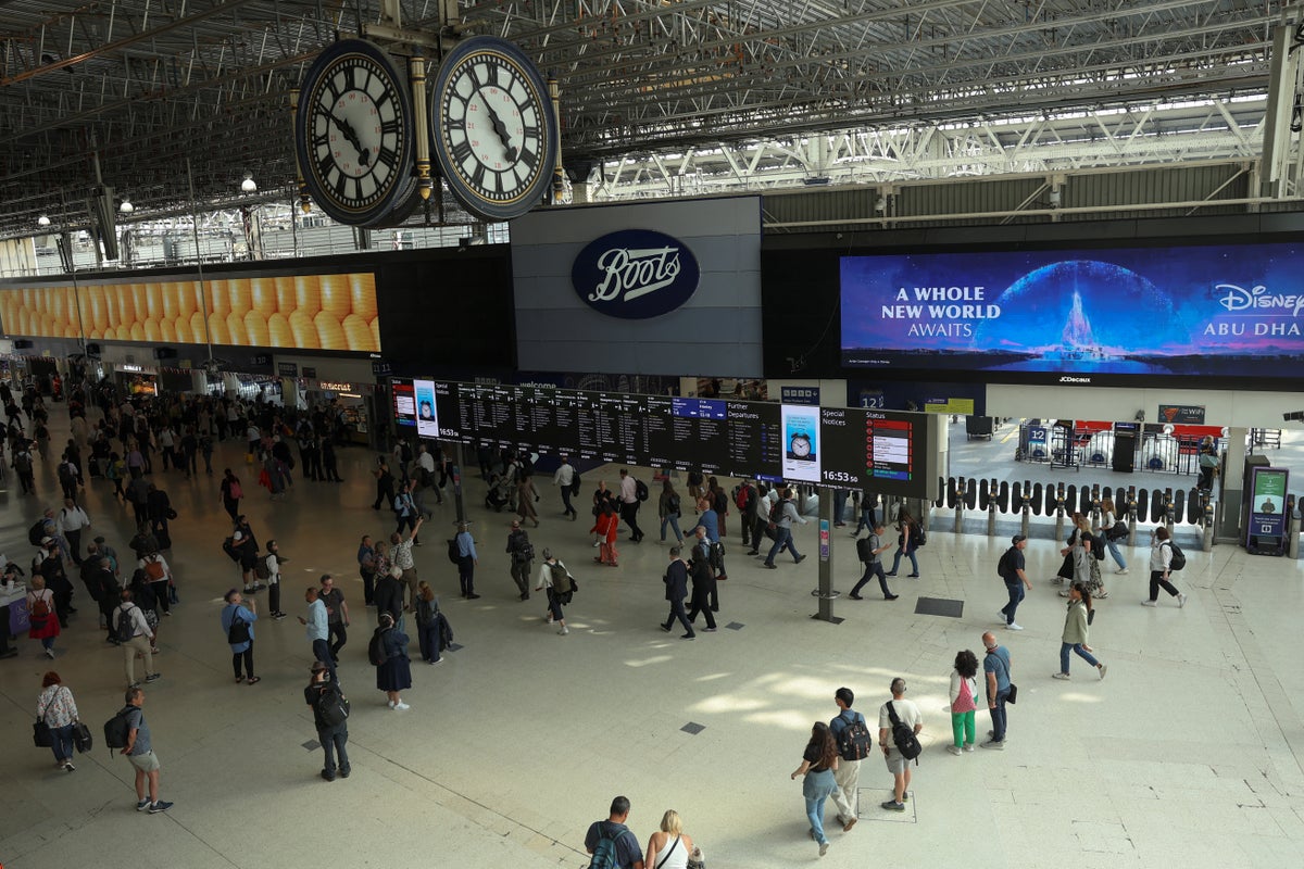 Major disruption at London Waterloo as SWR issues ‘do not travel warning’