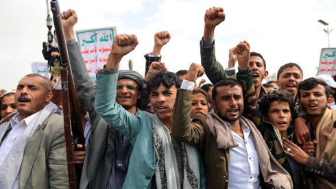 Houthi missile falls short of Israeli airspace; Ben Gurion Airport briefly halts flig