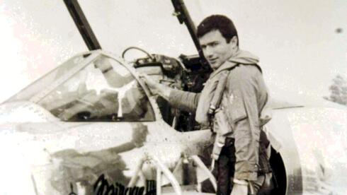 Giora Epstein, legendry fighter pilot and Israeli Air Force's top ace, dies at 87