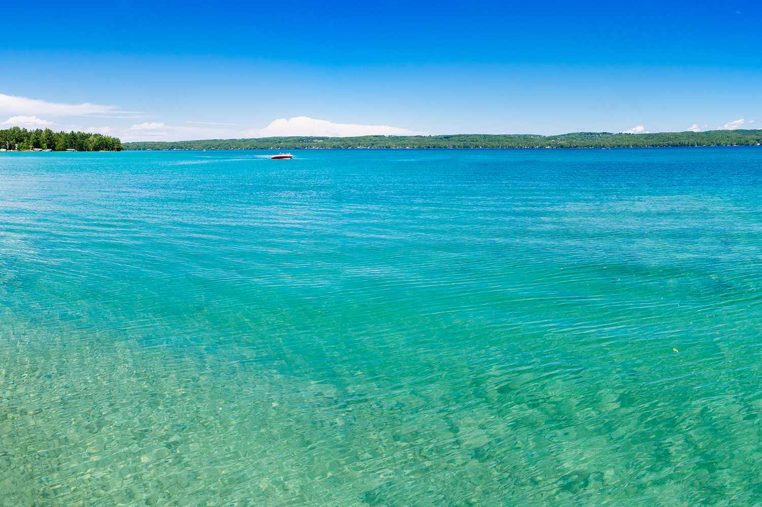 This U.S. Lake Is So Turquoise It's Nicknamed the 'Caribbean of the North'