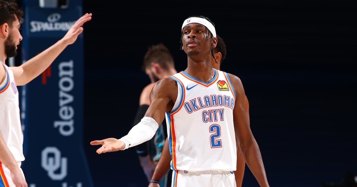 Shai Gilgeous-Alexander receiving Hamilton key to the city