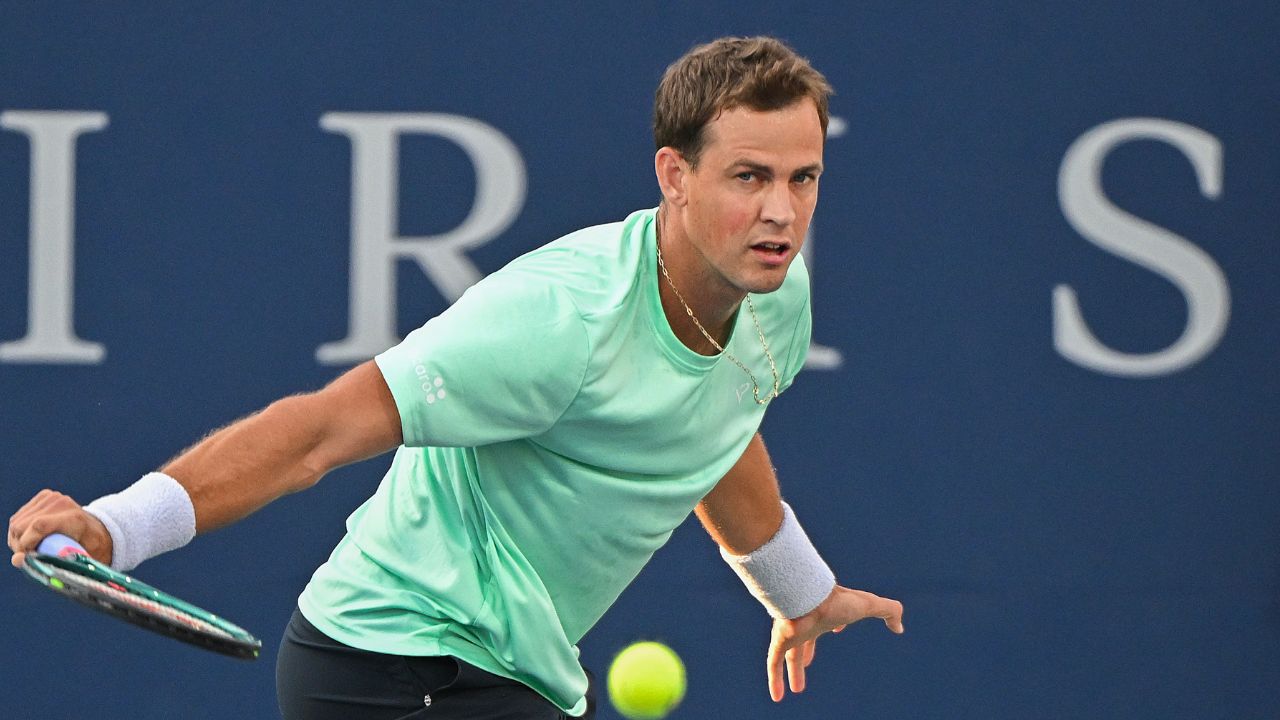 Vasek Pospisil leaves it all on the court one last time before family, friends