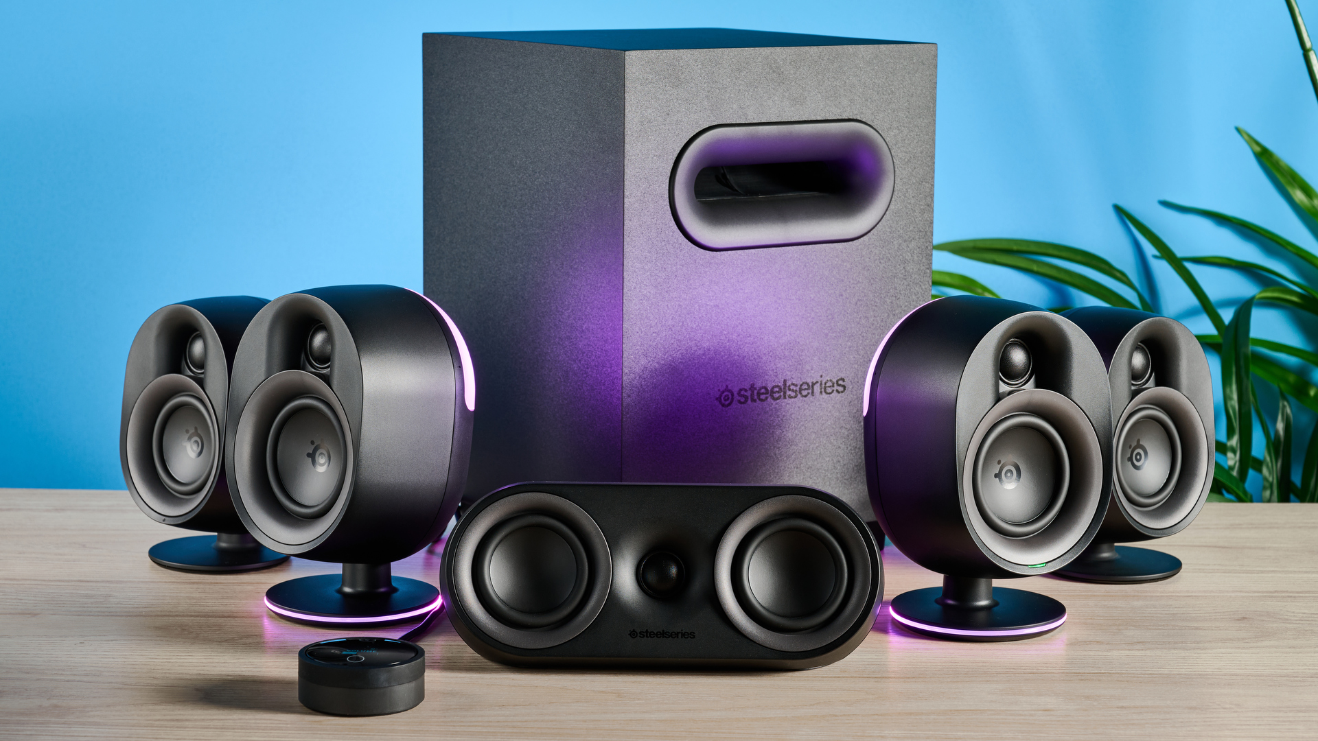 The SteelSeries Arena 9 complete kit all on a desk