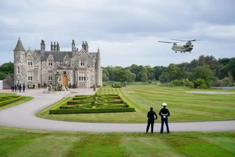 Getty Images Trump and Britain's Prime Minister Keir Starmer arrives at Trump MacLeod House & Lodge Trump on the Trump International Estate 