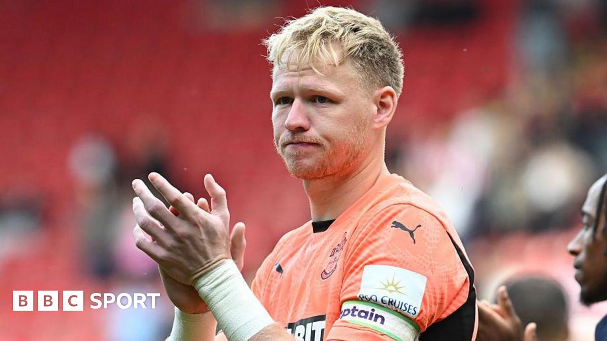 Aaron Ramsdale claps after a game for Southampton