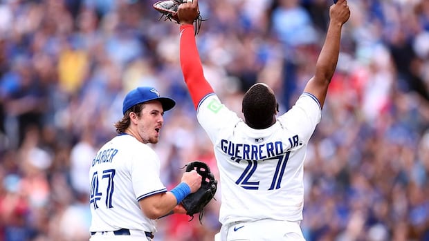 Blue Jays earn franchise record-tying 10th straight home win, complete sweep of Giants