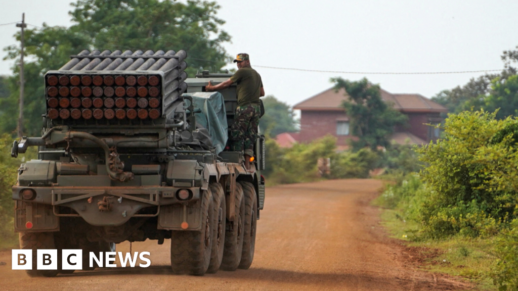Trump calls on Thailand and Cambodia to cease fire and talk trade