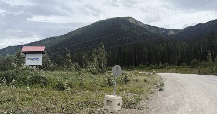 B.C. miners trapped behind wall of debris 30 metres long, 8 metres high