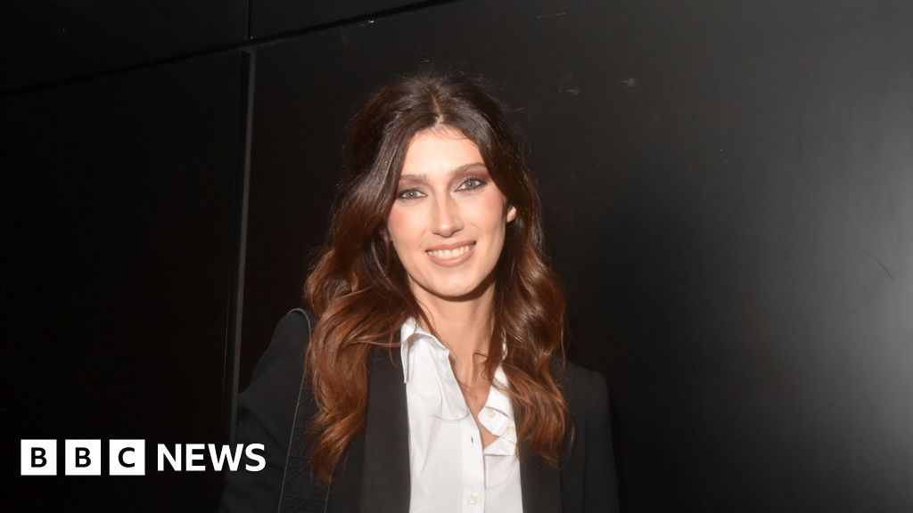 Romance scam victim travels 700km 'to marry French beauty queen'