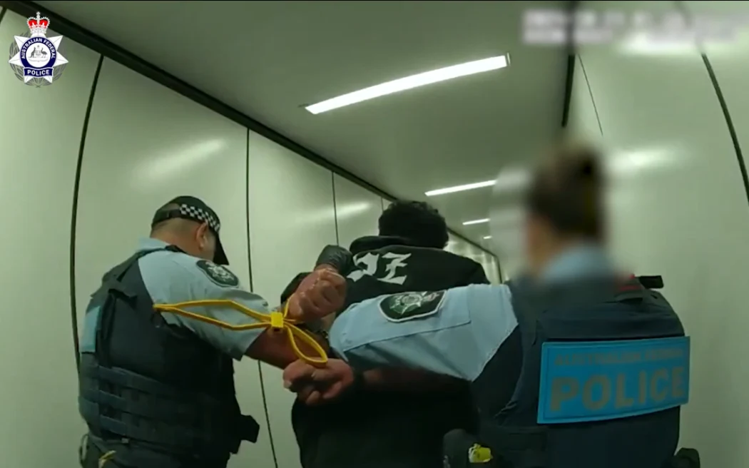 Watch: NZ man drunkenly assaulted airline crew on flight